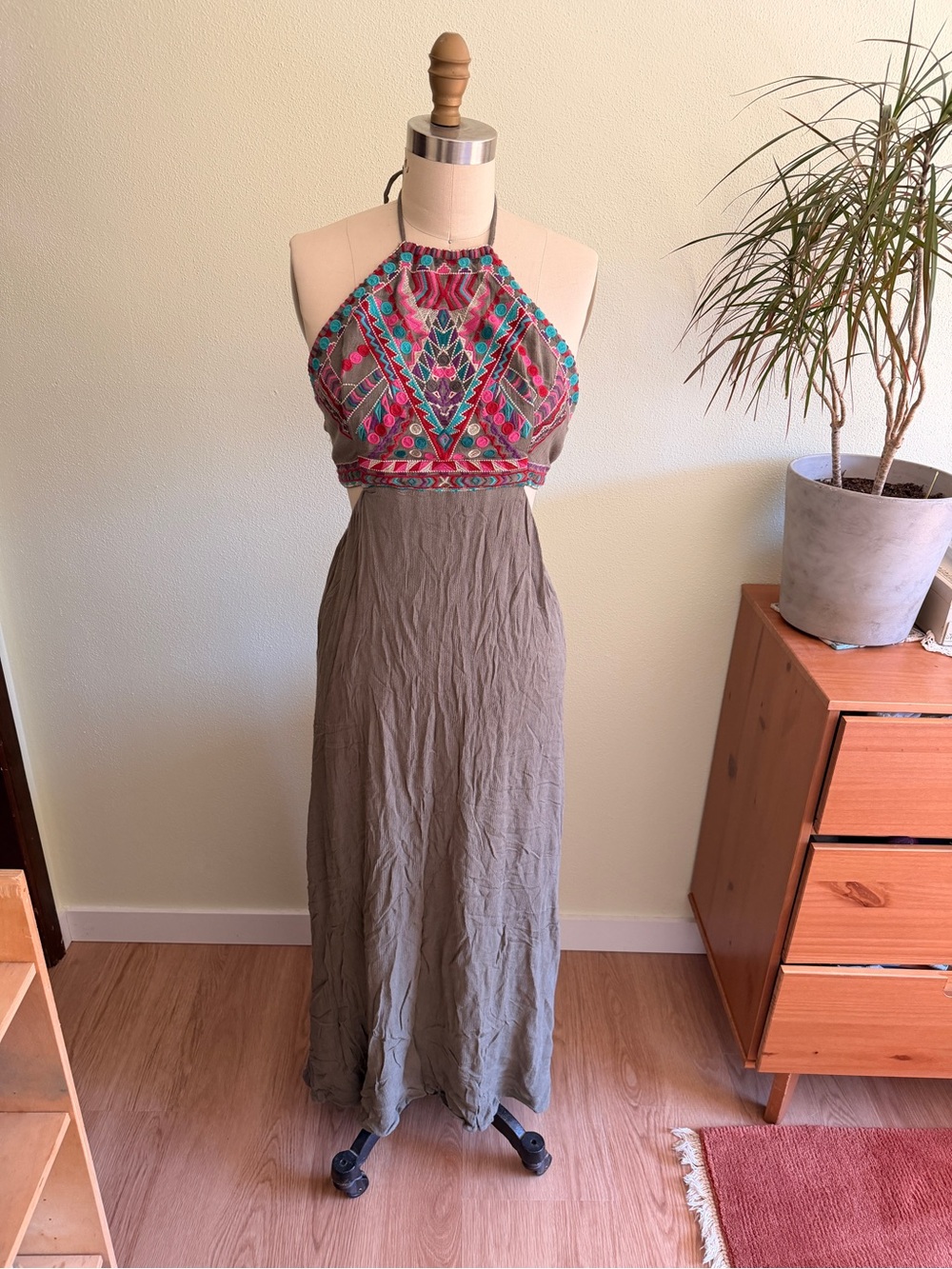 Women’s Lulus Embroidered Halter Maxi Dress